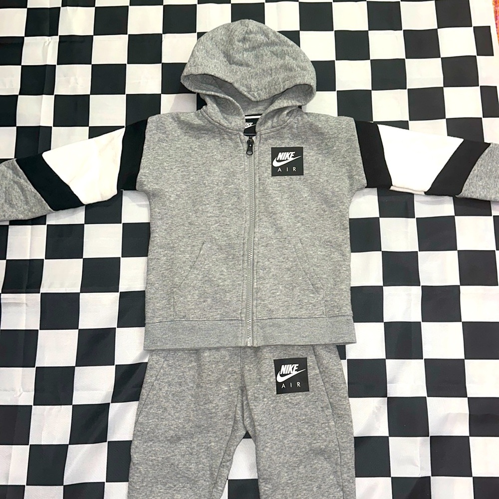 Nike Toddler Boys RARE Gray Sweat Set Sweatshirt Hoodie Sweatpants Joggers 4T